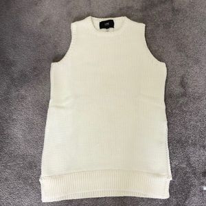 Line sleeveless sweater